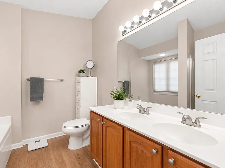 634 Village Green Blvd E — Photo 10