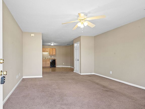 3rd image of 508 Luxury Dr #B