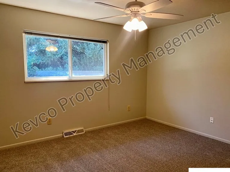 2805 Redwing Rd — Photo 7
