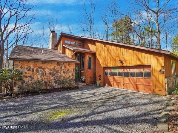 562 Hallowood Dr, East Stroudsburg, PA 18302