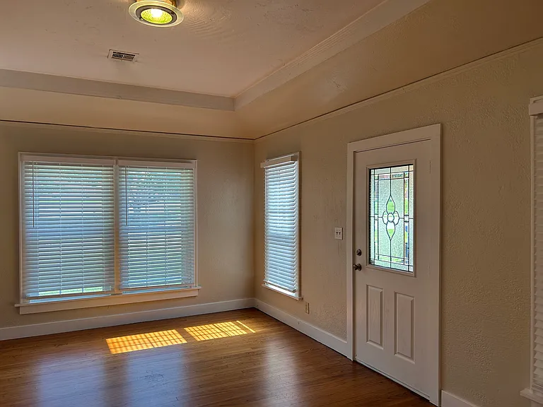 405 NW 32nd St #1/2 — Photo 2