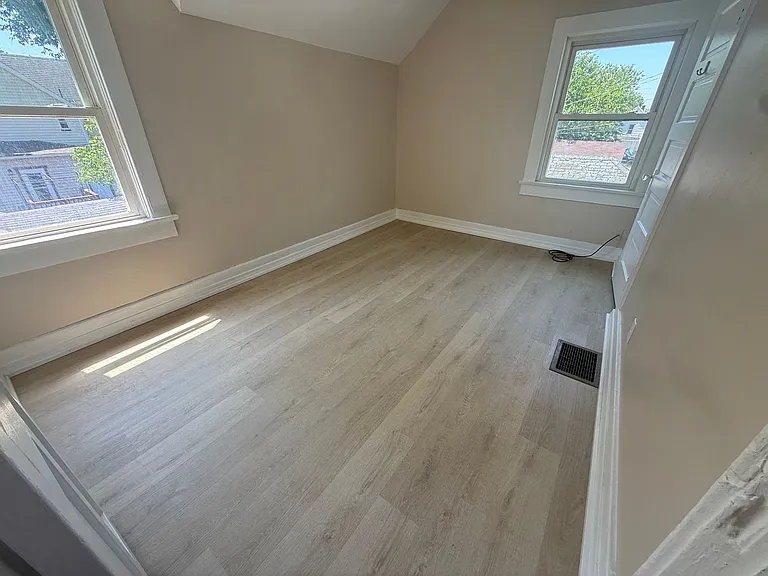 1714 Nelson St — Photo 5