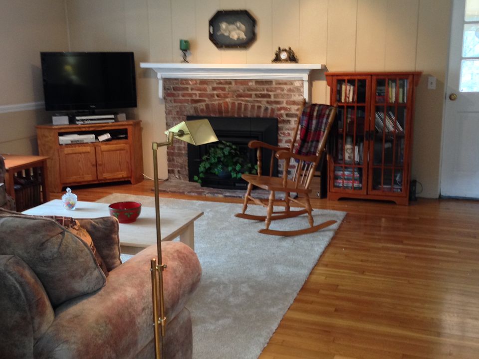 1st image of 14 Williamsburg Dr