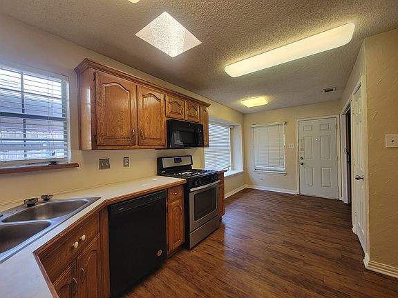 5th image of 912 Haverstraw Pl
