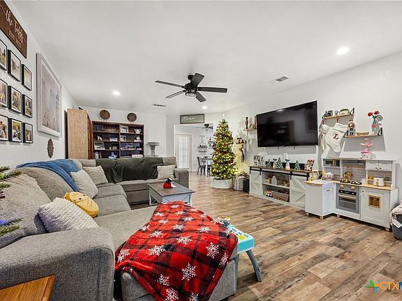 4th image of 1217 E Avenue H
