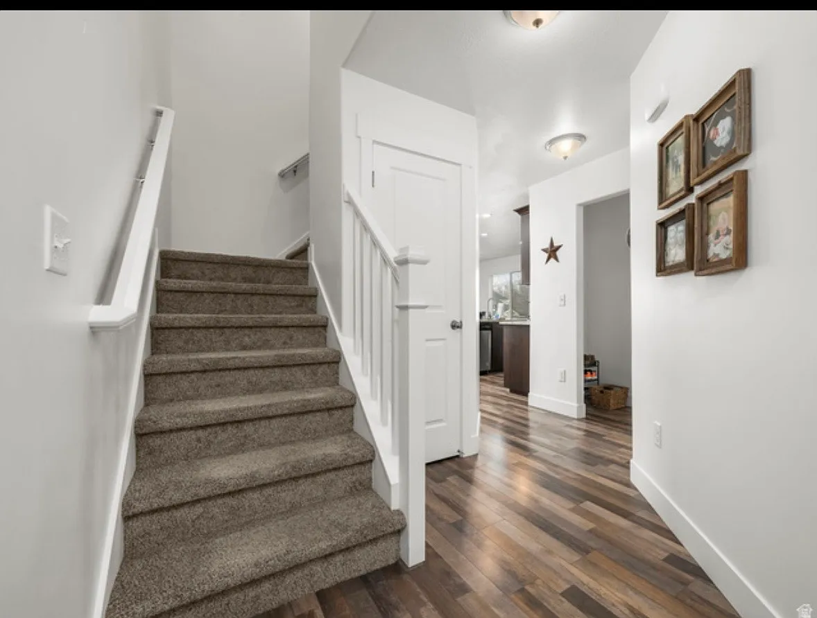 3 bed, 2.5 bath, 1688 sqft, $2,200 — Photo 2