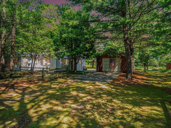 11758 N Campbell Rd, Manistee, MI 49660