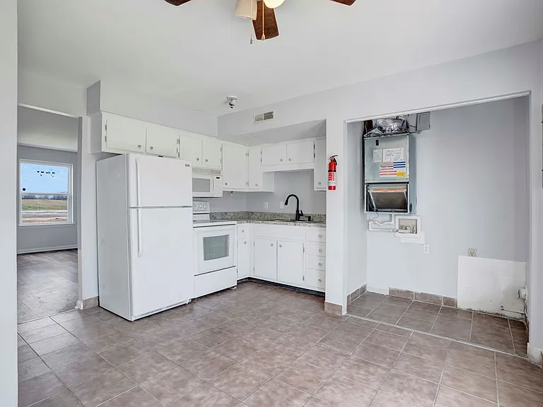 1108 Pembroke Oak Grove Rd — Photo 8