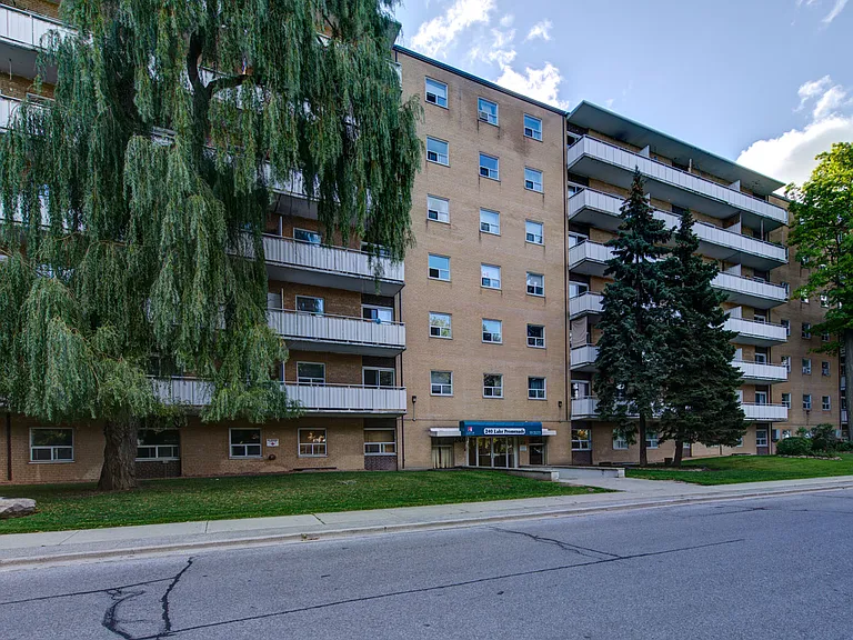 240 Lake Promenade — Photo 27