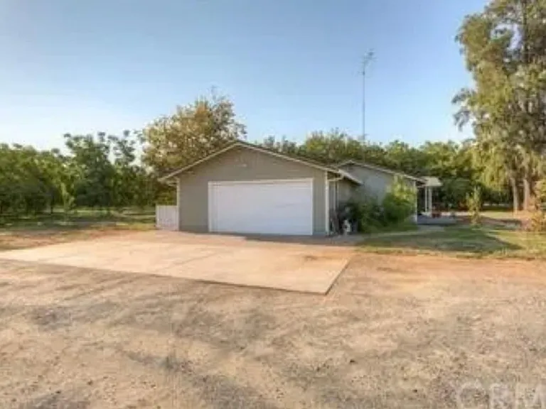 3828 Larkin Rd — Photo 2