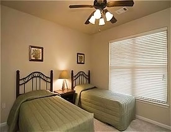 BP4C903-835-twin-bedroom2