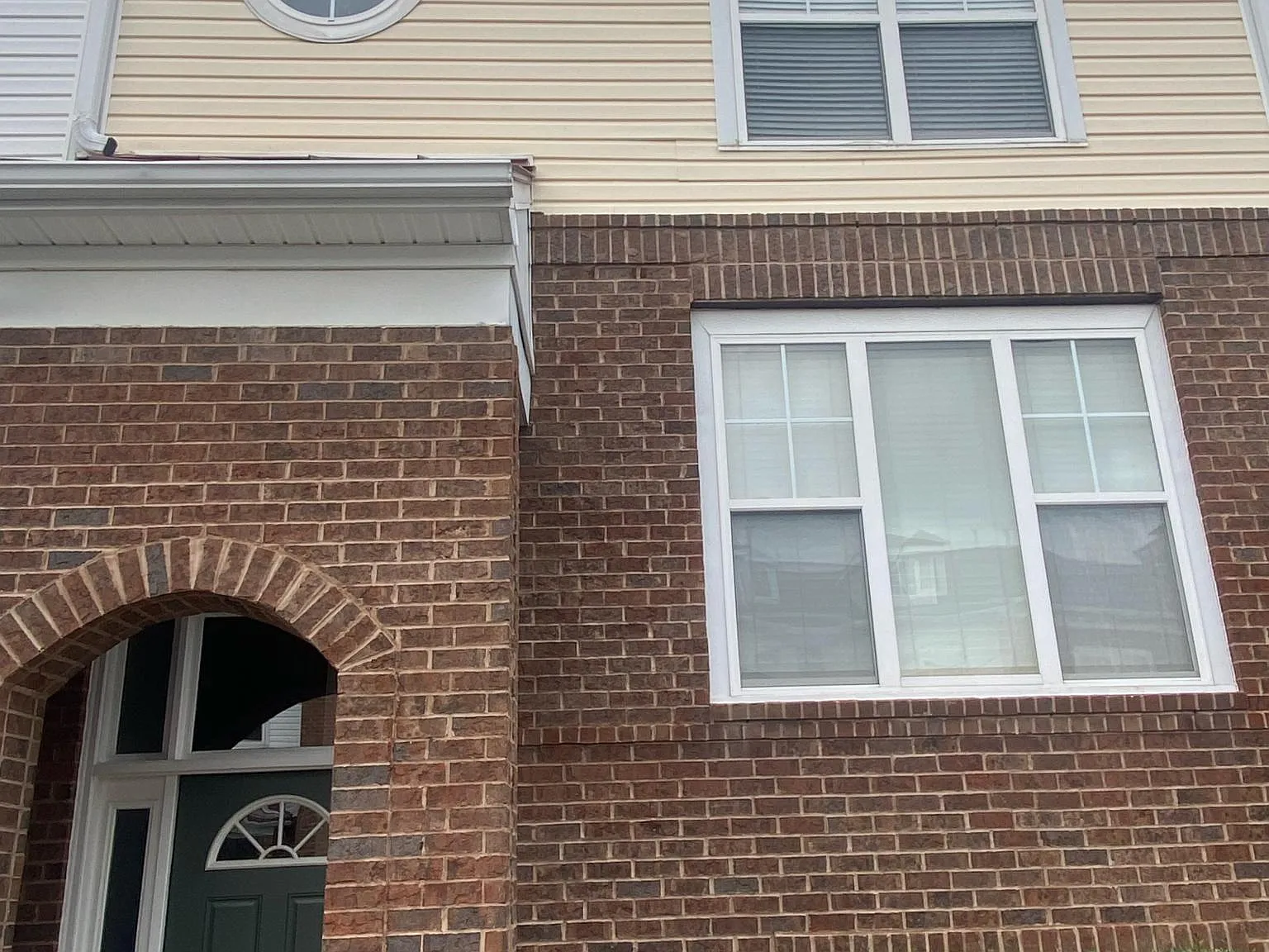3 bed, 1898 sqft, $2,200 — Photo 2