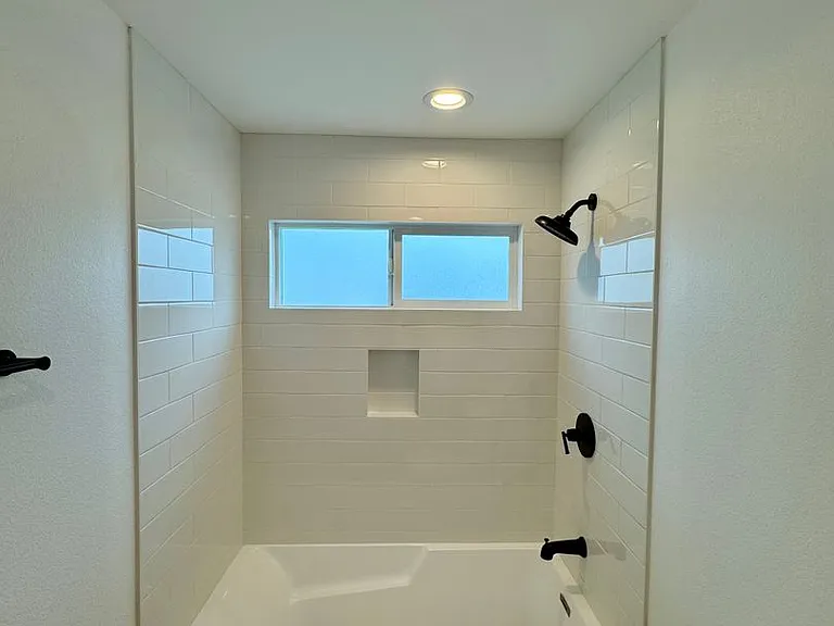 3951 Howard Ave — Photo 10