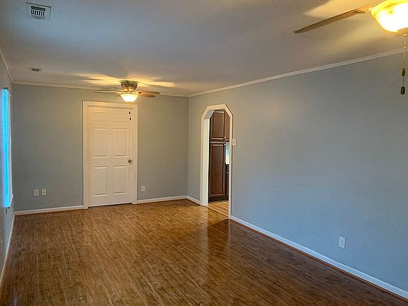 3rd image of 17467 Warwick Blvd