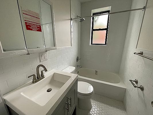 4th image of 34-10 42nd St #3RR