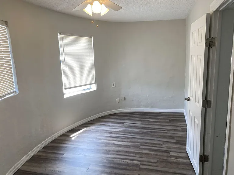 3109 E Jefferson St — Photo 9