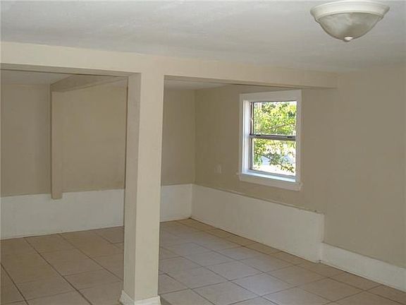 4th image of 2427A Peniston St