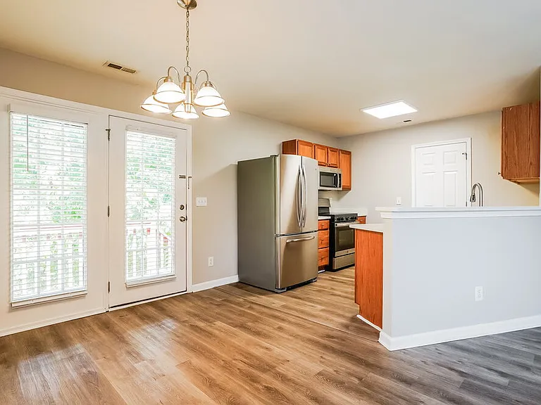 2826 Filbert St — Photo 6