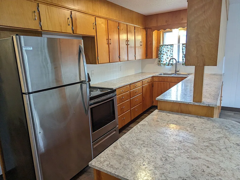 157 W Walnut Ave