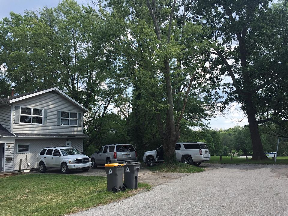 2nd image of 909 S Fess Ave
