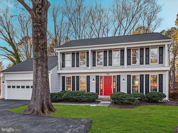 908 McMillen Ct, Great Falls, VA 22066