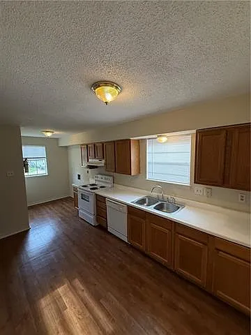 3807 Canterbury Ln — Photo 9
