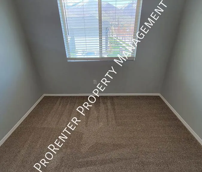 1005 N 740 W — Photo 17