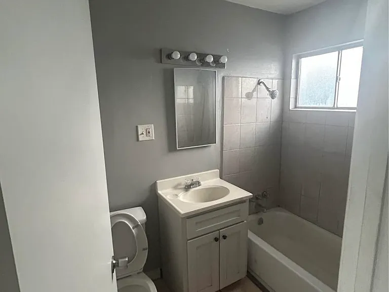1167 W Spring St #D — Photo 1