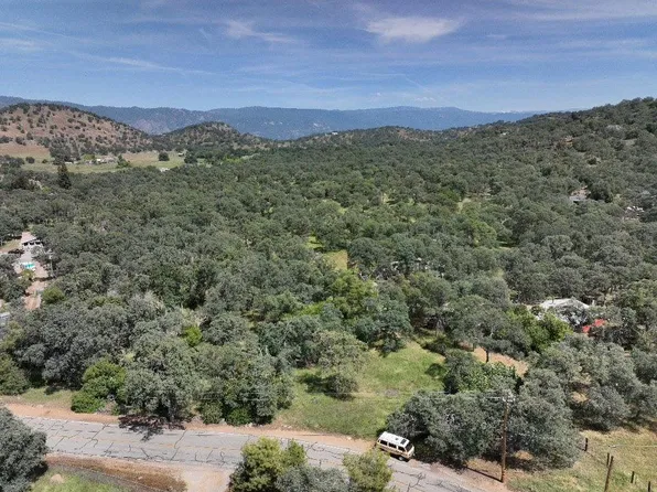 144 Sage Ln, Squaw Valley, CA 93675