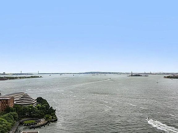 3rd image of 380 Rector Pl APT 23G