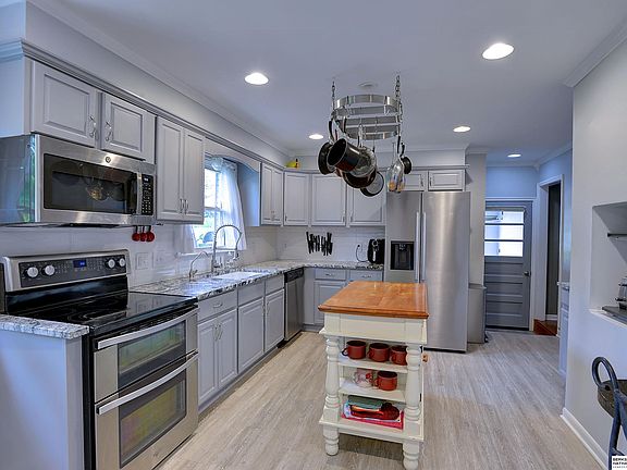 4th image of 713 S 84th St