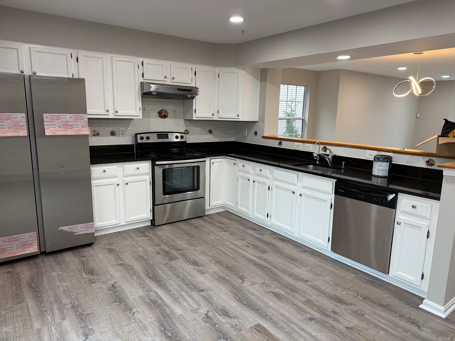 3 bed, 2.5 bath, 1860 sqft, $3,300 — Photo 3
