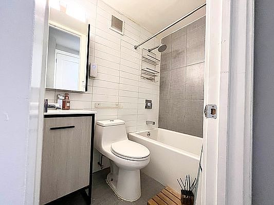 4th image of 211 W 146th St APT 3F