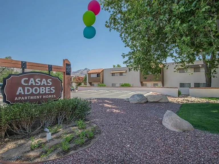 Casas Adobes Apartments — Photo 24