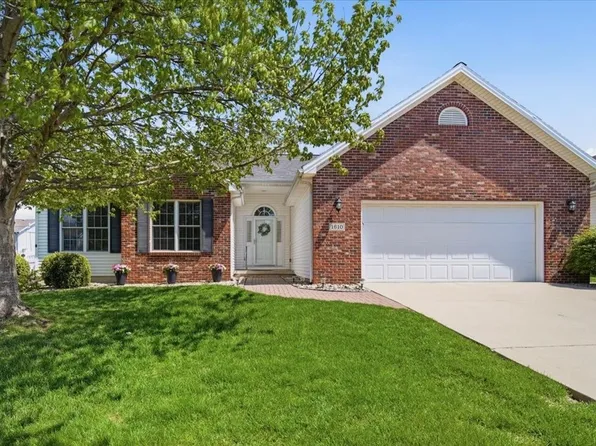 1610 Myra Ln, Bloomington, IL 61704