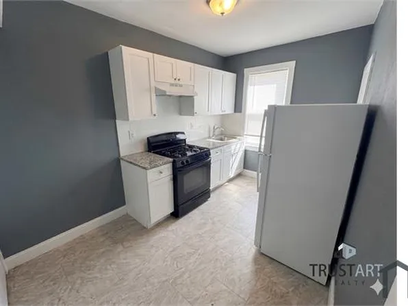 2640 S Robinson St, Philadelphia, PA 19142