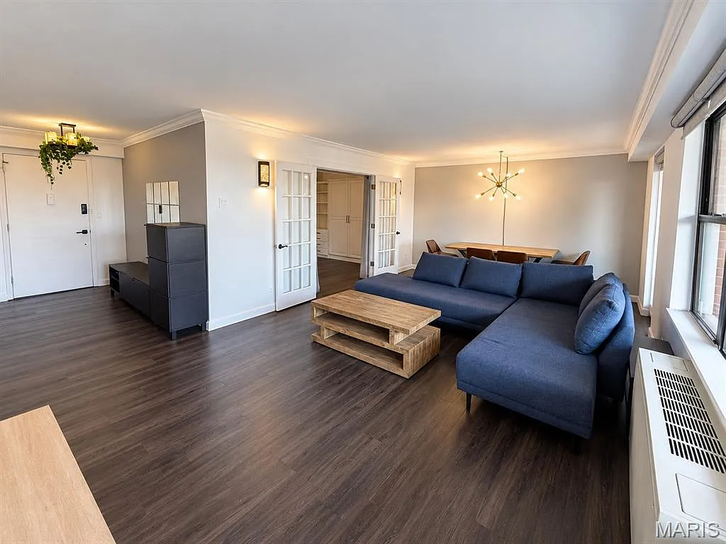 2 bed, 1.0 bath, 980 sqft, $2,250 — Photo 3