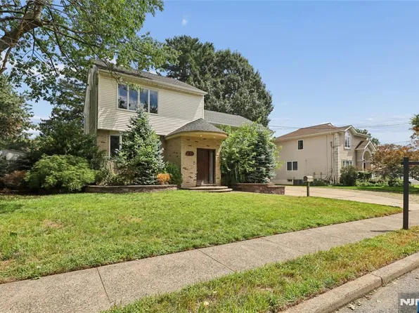 3-07 Dorothy St, Fair Lawn, NJ 07410