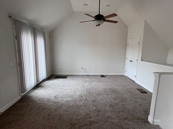 3rd image of 603 W Myrtle Ave