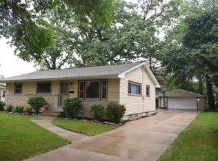 2952 S 104th St, West Allis, WI 53227