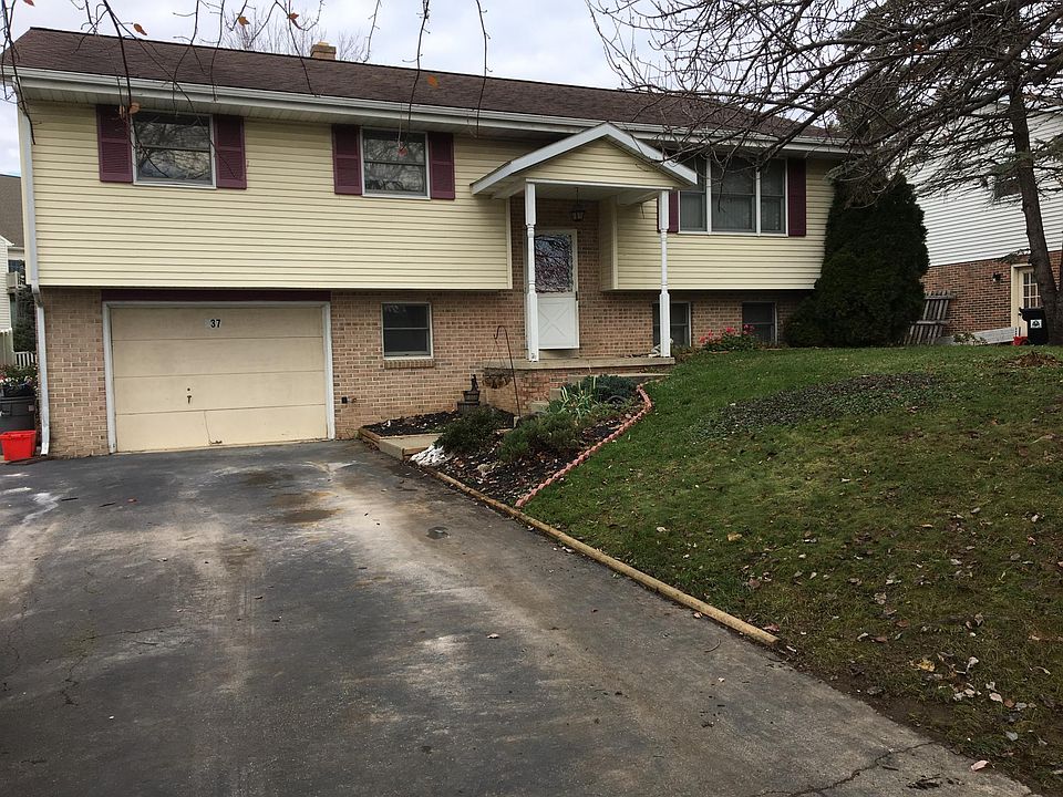 ONE CAR GARAGE AND PARKING FOR 3 CARS