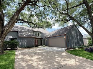 1315 Warwickshire Dr, Houston, TX 77077