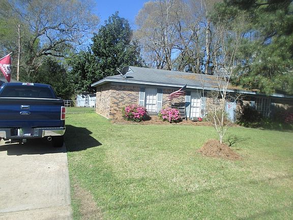 3rd image of 227 Lilac Dr