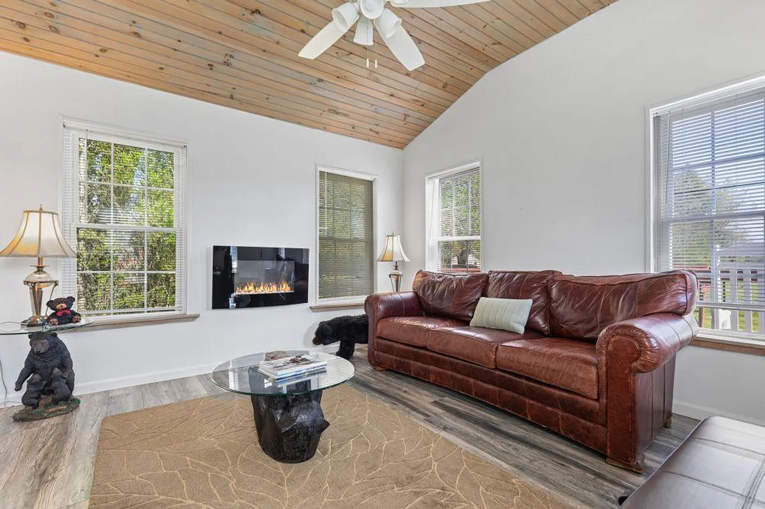1 bed, 1.0 bath, 796 sqft, $3,617 — Photo 1