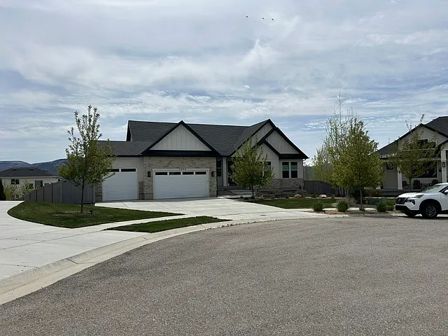 1354 E 670 N — Photo 1