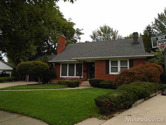 2nd image of 464 Elizabeth Ct