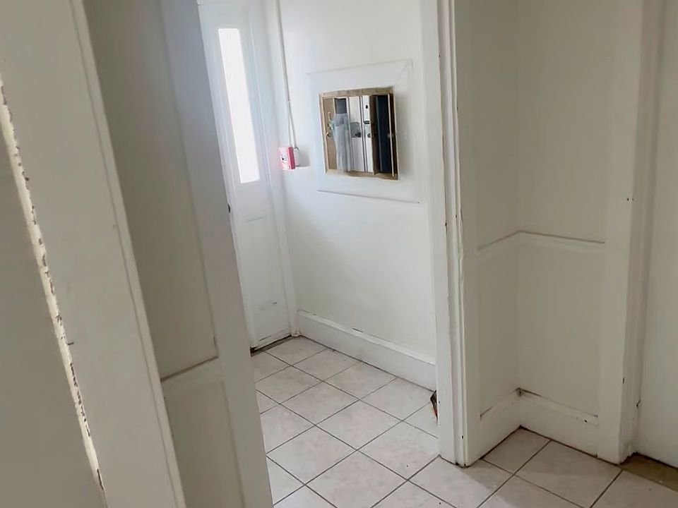 1st image of 166 Regent Ave #1L