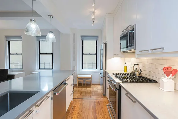 Sold by Compass | media 10