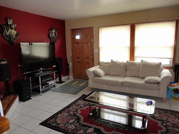 4th image of 11541 W Grand Ave