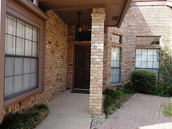 2nd image of 300 Park Place Ct